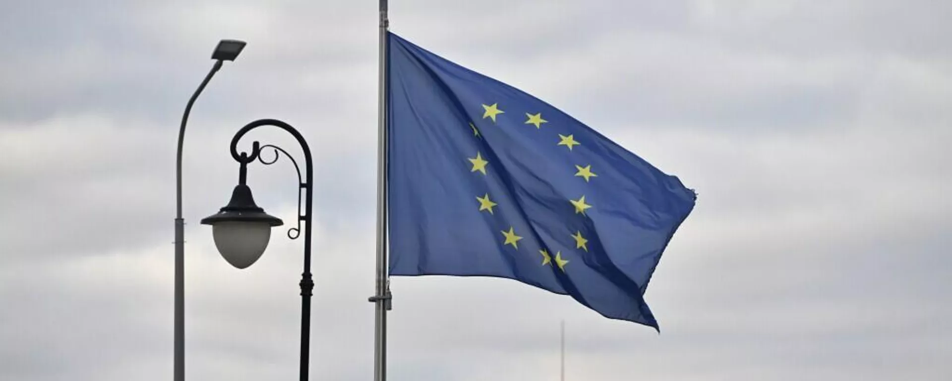 Bandeira da União Europeia em Moscovo - Sputnik Brasil, 1920, 25.04.2026