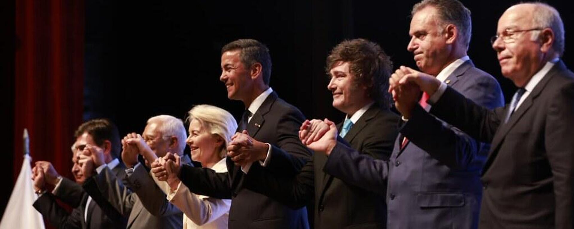 Sem Lula na foto os Líderes da UE e do Mercosul assinam acordo e criam maior área de livre comércio do mundo. - Sputnik Brasil, 1920, 19.01.2026