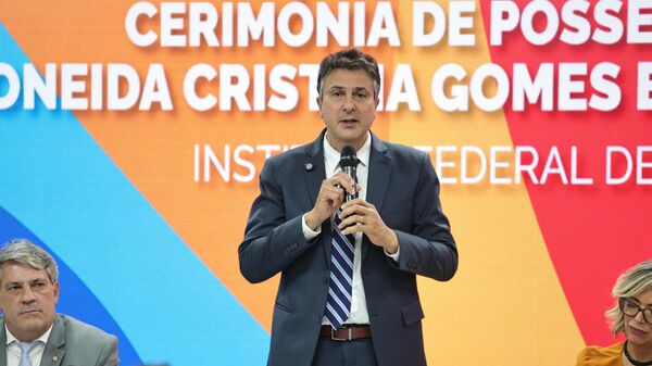 O ministro da Educação, Camilo Santana, durante coletiva de imprensa - Sputnik Brasil