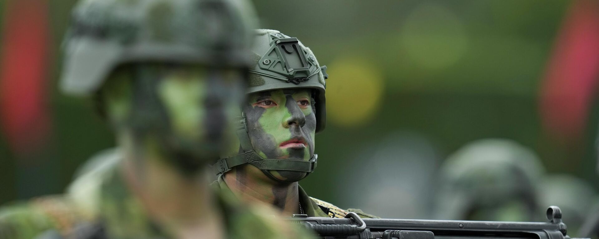 Soldados equatorianos participam de parada no Dia do Exército, em fevereiro de 2025 - Sputnik Brasil, 1920, 20.01.2026