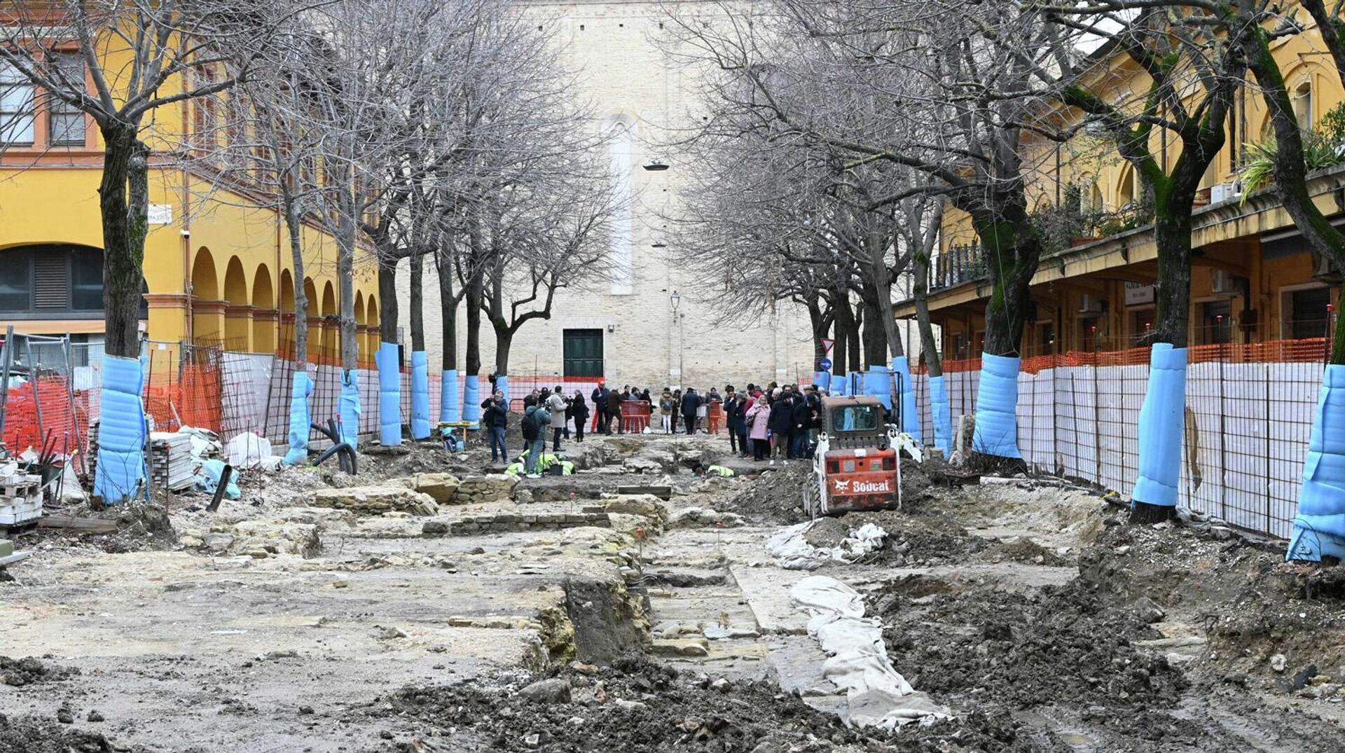  Restos de uma antiga basílica projetada pelo antigo arquiteto romano Vitrúvio, encontrados em Fano, Itália