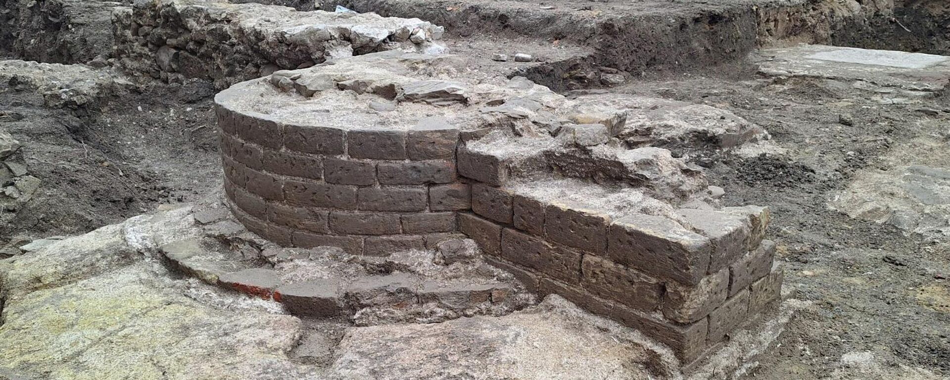  Restos de uma antiga basílica projetada pelo antigo arquiteto romano Vitrúvio, encontrados em Fano, Itália - Sputnik Brasil, 1920, 20.01.2026