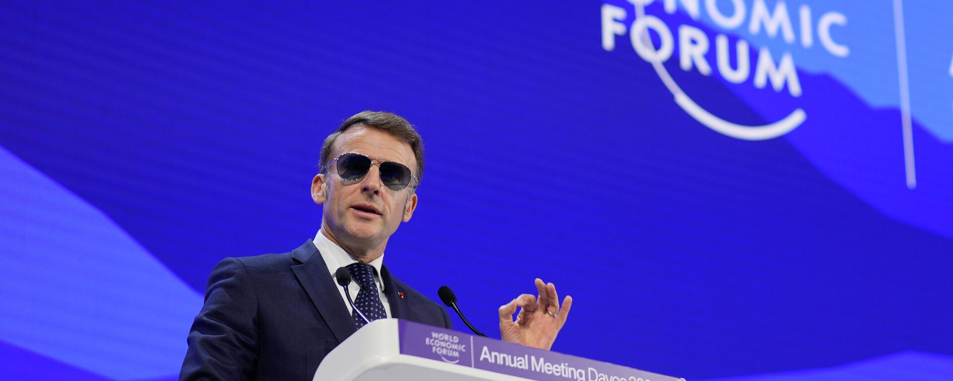 Emmanuel Macron discursa durante a Reunião Anual do Fórum Econômico Mundial em Davos. Suíça, 20 de janeiro de 2026 - Sputnik Brasil, 1920, 20.01.2026