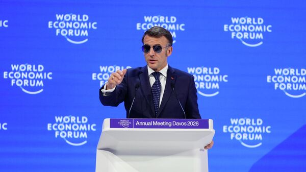 Emmanuel Macron discursa durante a Reunião Anual do Fórum Econômico Mundial em Davos. Suíça, 20 de janeiro de 2026 - Sputnik Brasil