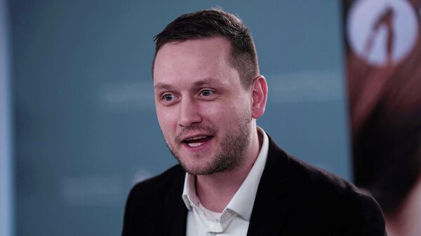 Jens-Frederik Nielsen fala com jornalistas durante uma coletiva de imprensa em Nuuk. Groenlândia,  20 de janeiro de 2026 - Sputnik Brasil