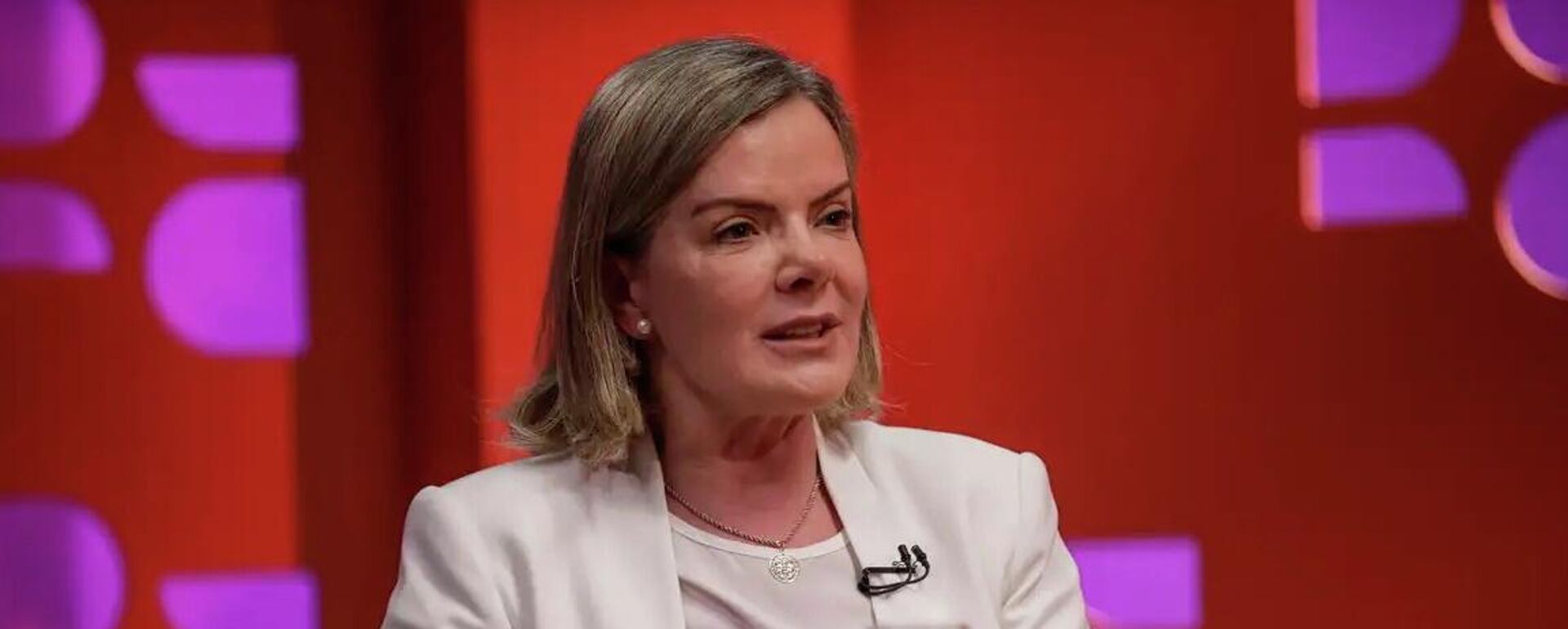 A ministra das Relações Institucionais, Gleisi Hoffmann, durante entrevista - Sputnik Brasil, 1920, 17.03.2026