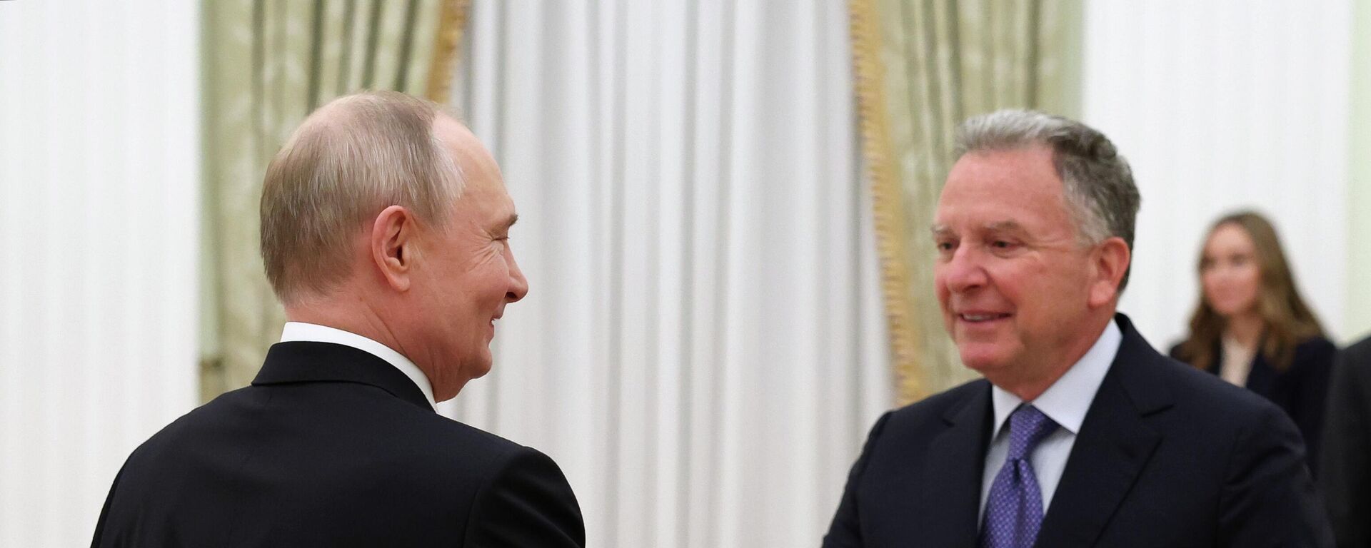 O presidente da Rússia, Vladimir Putin, e o enviado presidencial especial dos EUA, Steve Witkoff (à direita), durante uma reunião em Moscou, em janeiro de 2026 - Sputnik Brasil, 1920, 10.02.2026