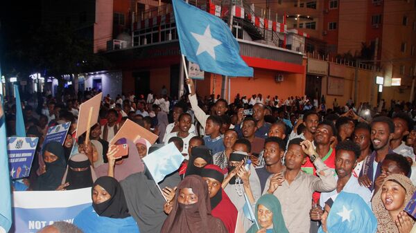 Pessoas protestam contra o reconhecimento, por Israel, da autoproclamada República da Somalilândia em Mogadíscio, na Somália. - Sputnik Brasil