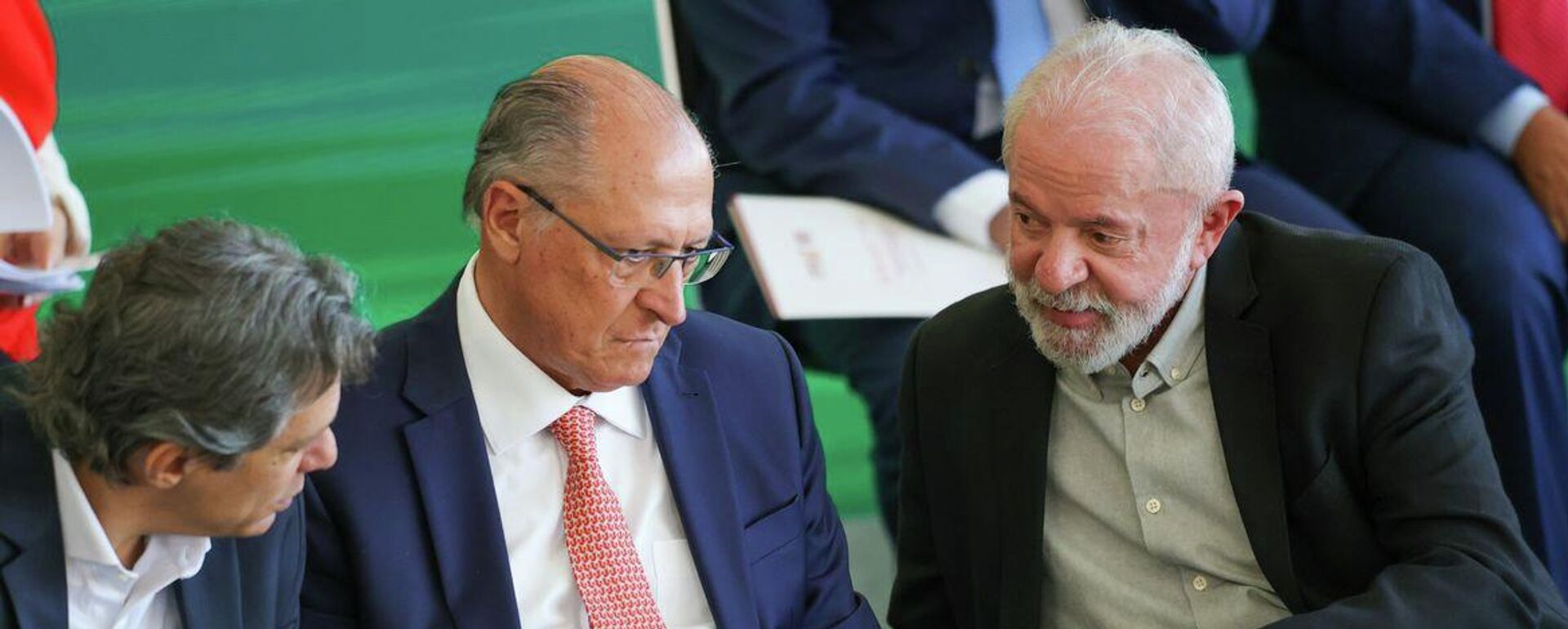 Da esquerda para a direita: Fernando Haddad, ministro da Fazenda; Geraldo Alckmin, vice-presidente do Brasil; Luiz Inácio Lula da Silva, presidente do Brasil - Sputnik Brasil, 1920, 23.01.2026