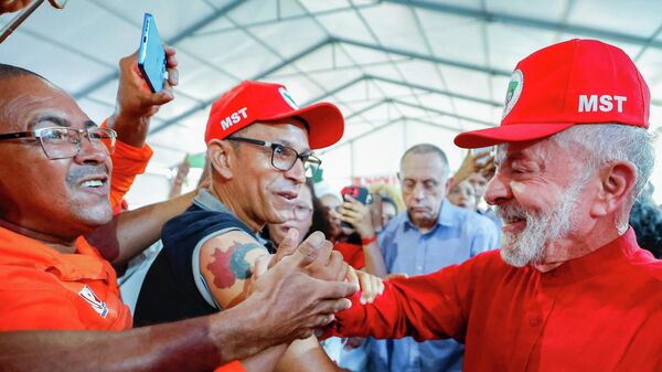 Presidente Luiz Inácio Lula da Silva durante a sessão de encerramento do 14º Encontro Nacional do MST em Salvador. 23 de janeiro de 2026 - Sputnik Brasil