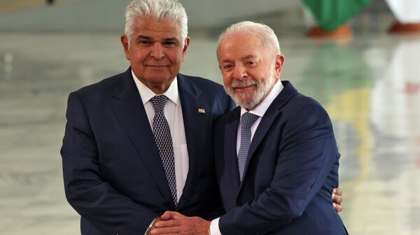 O presidente brasileiro Luiz Inácio Lula da Silva durante reunião bilateral com o presidente do Panamá, José Raúl Mulino, no Palácio do Planalto, Brasília, 28 de agosto de 2025 - Sputnik Brasil