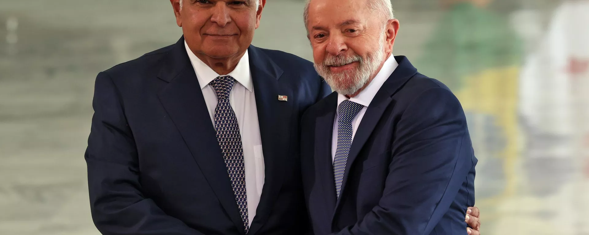 O presidente brasileiro Luiz Inácio Lula da Silva durante reunião bilateral com o presidente do Panamá, José Raúl Mulino, no Palácio do Planalto, Brasília, 28 de agosto de 2025 - Sputnik Brasil, 1920, 27.01.2026