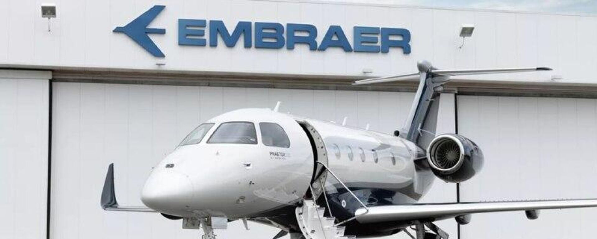 Embraer assina acordo com Adani para fabrico de transporte aéreo na Índia - Sputnik Brasil, 1920, 27.01.2026