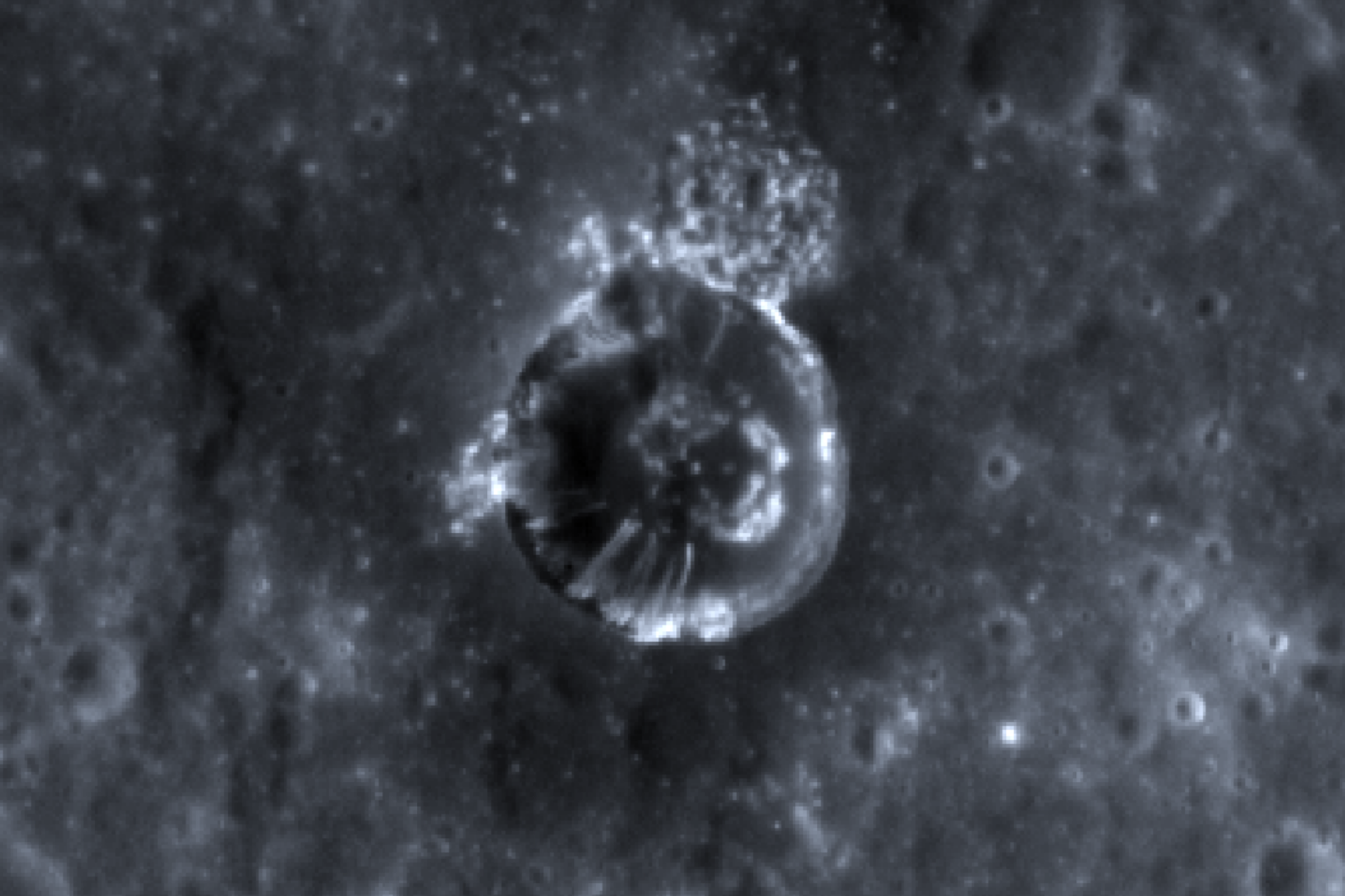 Linhas nas encostas de uma cratera em Mercúrio, fotografadas pela sonda MESSENGER em 10 de abril de 2014 - Sputnik Brasil, 1920, 30.01.2026