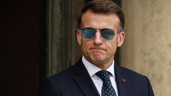 Macron entra em sua era 'de pato manco' devido à agitação em torno do orçamento da França, diz mídia - Sputnik Brasil