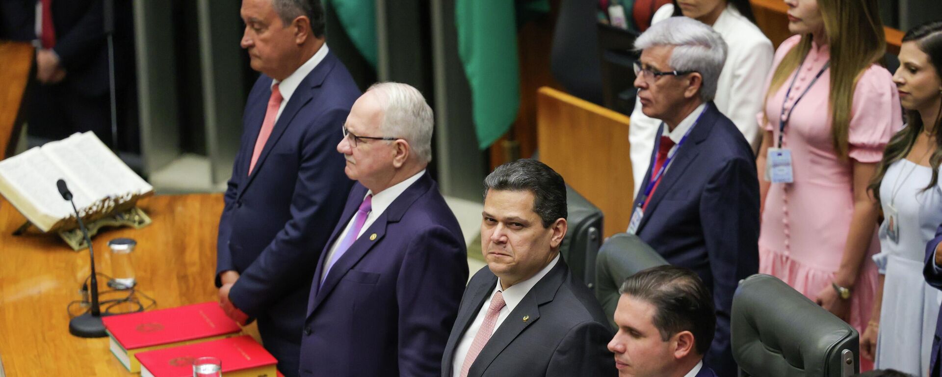 O presidente do Congresso, senador Davi Alcolumbre, o presidente da Câmara, deputado Hugo Motta, o presidente do STF, Edson Fachin, e o ministro da Casa Civil, Rui Costa, participam da sessão de reabertura dos trabalhos do Congresso Nacional. - Sputnik Brasil, 1920, 02.02.2026