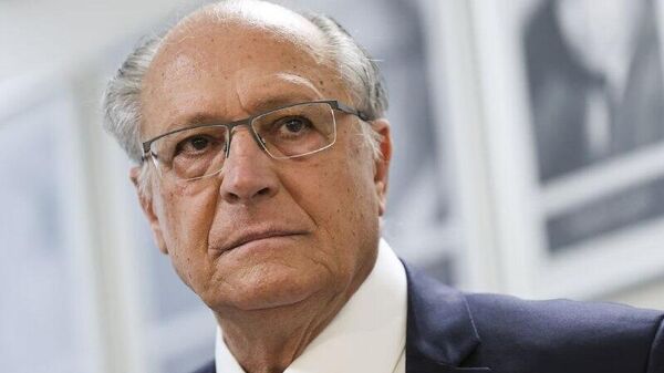 Lula buscará eliminar tarifas sobre exportações brasileiras nos EUA, diz Alckmin - Sputnik Brasil