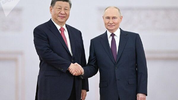 Vladimir Putin e Xi Jinping realizam uma chamada de vídeo às vésperas do Ano Novo chinês - Sputnik Brasil