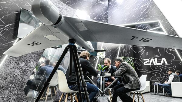 Aeronave não tripulada Zala T-16 na exposição do 13º Salão Nacional de Infraestrutura Aeronáutica no Centro de Exposições Crocus Expo - Sputnik Brasil