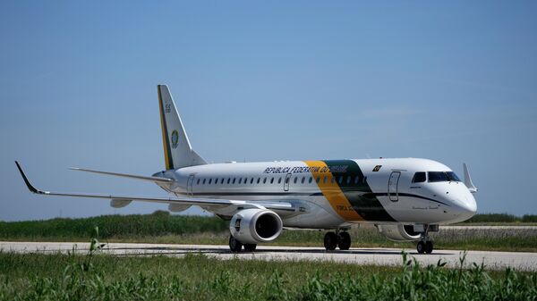 O Embraer 190 da Força Aérea Brasileira no aeródromo de Alverca, na região de Lisboa, Portugal, em abril de 2023. A aeronave faz parte da frota presidencial brasileira desde 2010 - Sputnik Brasil