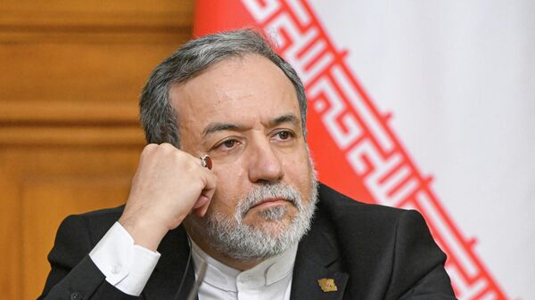O ministro das Relações Exteriores do Irã, Abbas Araghchi, em reunião na Rússia - Sputnik Brasil