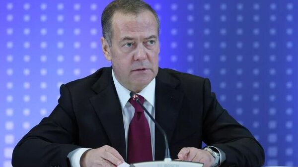 Medvedev critica abordagem dos EUA sobre a consolidação de um mundo multipolar - Sputnik Brasil