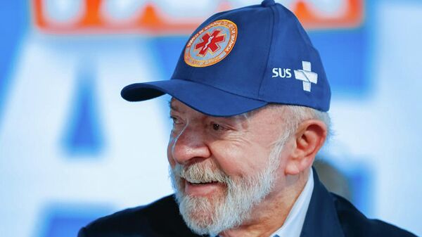 O presidente Luiz Inácio Lula da Silva durante cerimônia de entrega de ambulâncias do Serviço de Atendimento Móvel de Urgência (SAMU) na Bahia, em 6 de fevereiro de 2025 - Sputnik Brasil