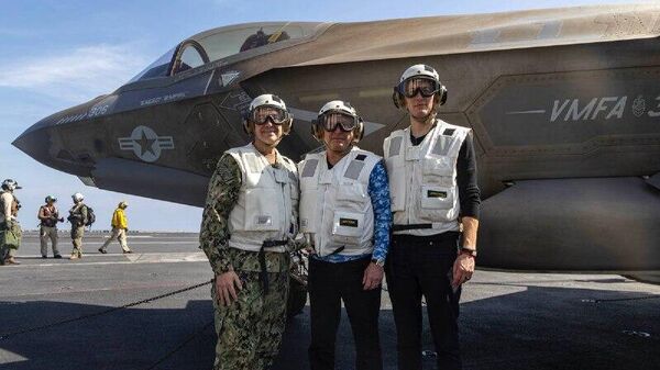 Aviso para o Irã? Witkoff e Kushner visitam USS Abraham Lincoln após negociações com Teerã - Sputnik Brasil