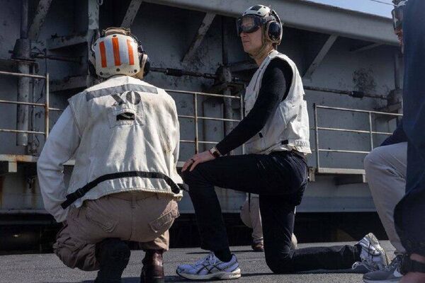 Aviso para o Irã? Witkoff e Kushner visitam USS Abraham Lincoln após negociações com Teerã - Sputnik Brasil