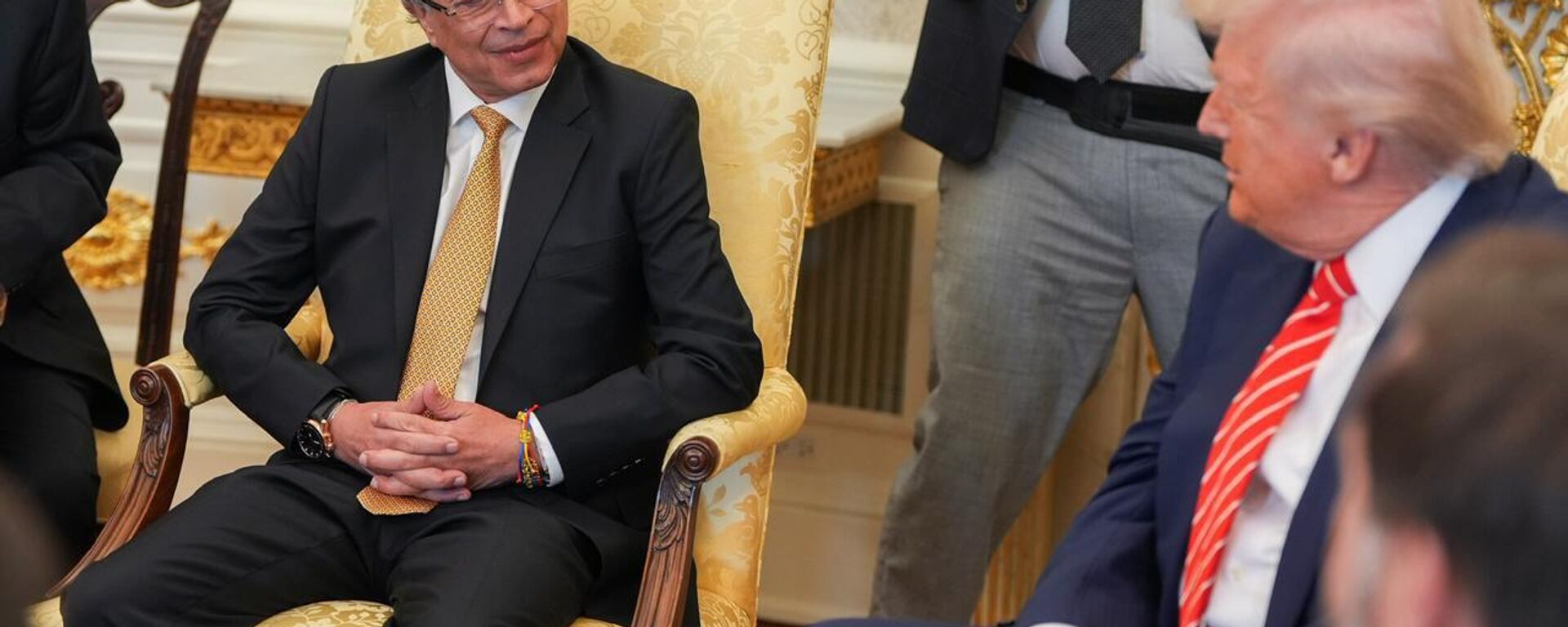 O presidente colombiano, Gustavo Petro, e o seu homólogo estadunidense, Donald Trump em reunião na Casa Blanca, Washington, capital dos EUA. Fevereiro de 2026. - Sputnik Brasil, 1920, 09.02.2026
