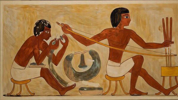 Pintura tumular do Novo Reino, proveniente de Tebas Ocidental, Túmulo de Rekhmire, demonstra broca de arco em ação - Sputnik Brasil