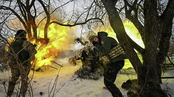 Trabalho de combate da equipe do obuseiro D-30, do grupo de artilharia conjunta das Forças Armadas russas, na direção de Sumy - Sputnik Brasil