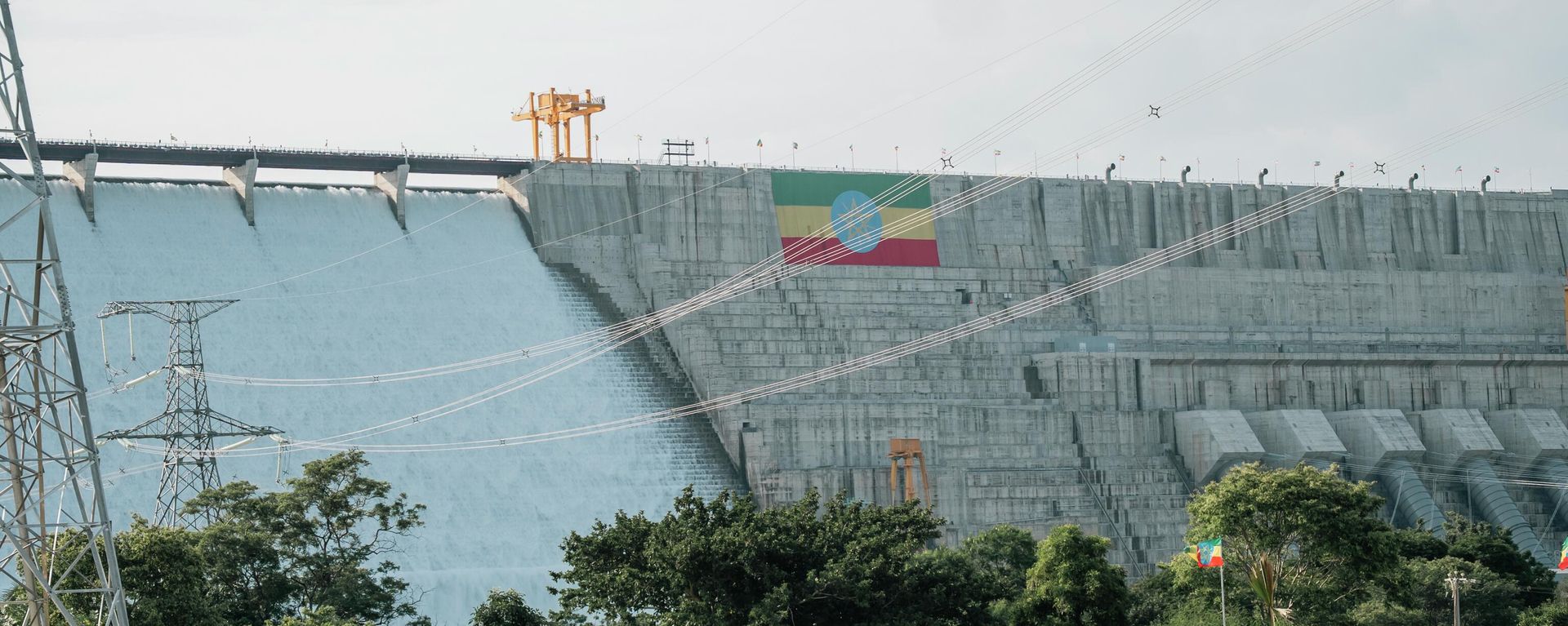 Vista da Grande Barragem do Renascimento, em 9 de setembro de 2025. Construída pela Etiópia no rio Nilo Azul, estrutura promete dobrar a produção de energia no país - Sputnik Brasil, 1920, 14.08.2026