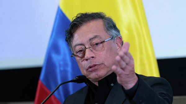O presidente da Colômbia, Gustavo Petro, durante coletiva de imprensa na embaixada colombiana em Washington, em fevereiro de 2026 - Sputnik Brasil
