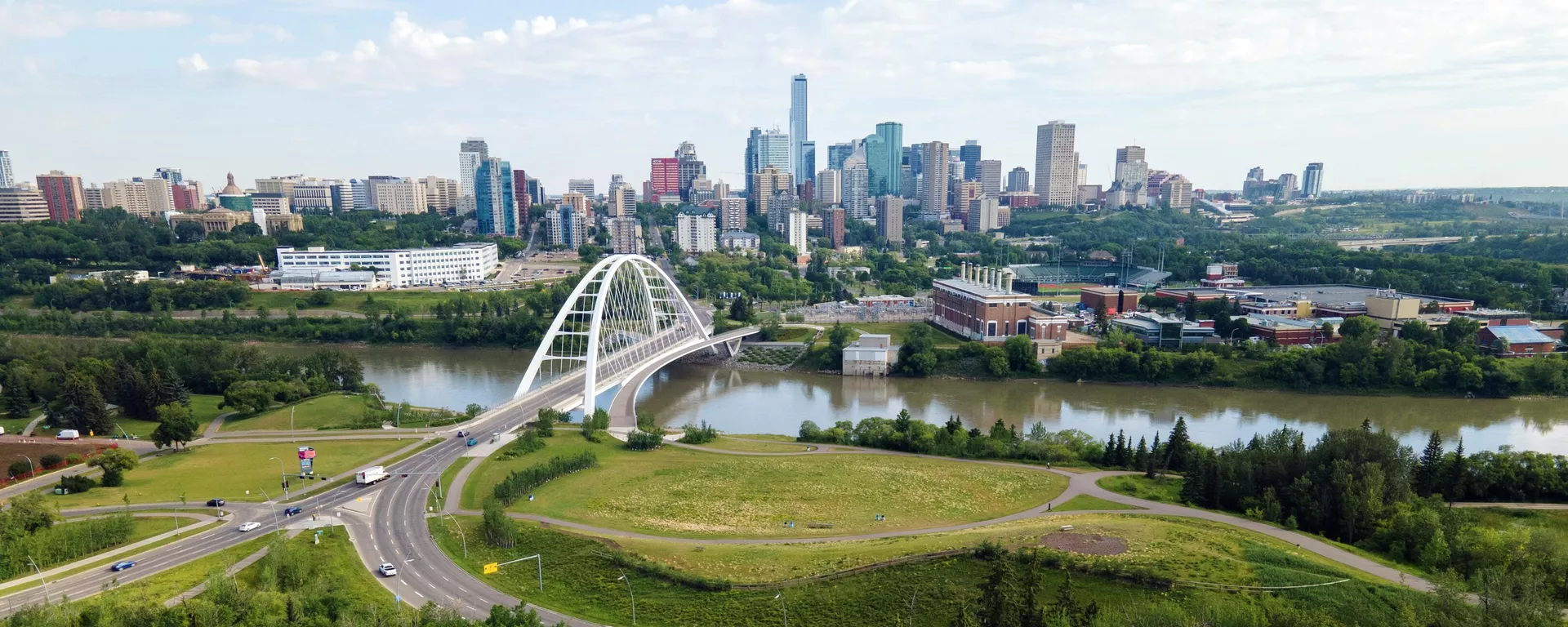 Vista geral da capital da província de Alberta, no Canadá, que concentra quase 85% da produção petrolífera do país. 26 de julho de 2022 - Sputnik Brasil, 1920, 12.02.2026