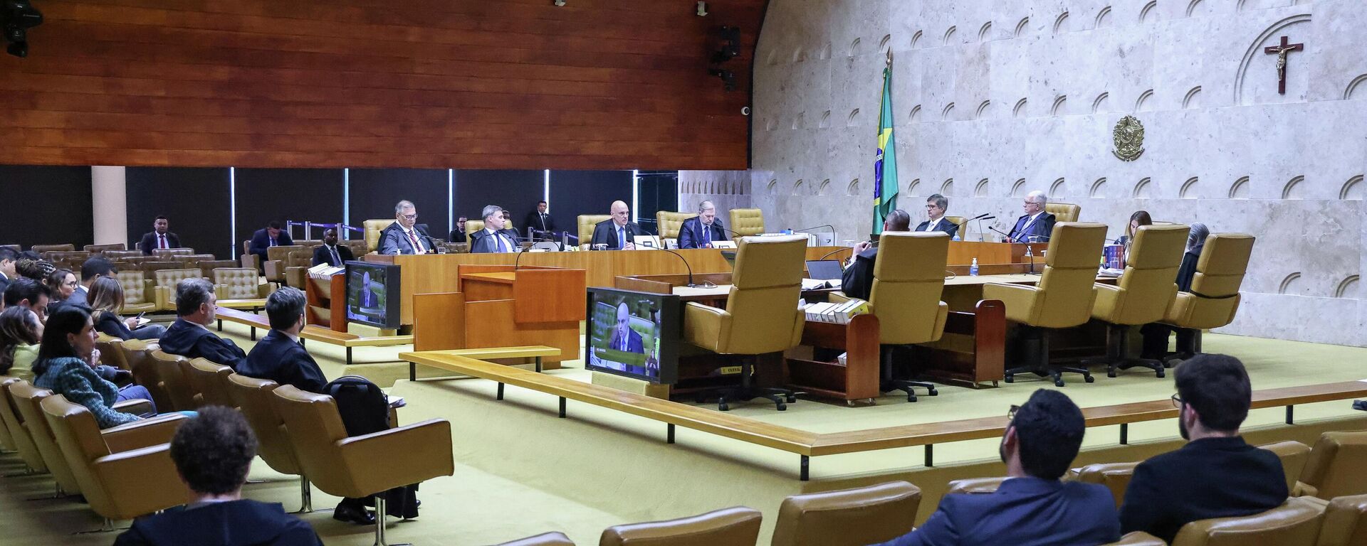 Os ministros do Supremo Tribunal Federal (STF) durante sessão plenária, em fevereiro de 2026 - Sputnik Brasil, 1920, 11.02.2026