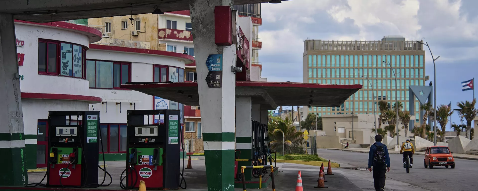 Posto de gasolina próximo à Embaixada dos Estados Unidos em Havana, capital de Cuba, é fechado por falta de combustível, em fevereiro de 2026 - Sputnik Brasil, 1920, 11.02.2026