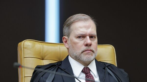 O ministro do Supremo Tribunal Federal (STF) Dias Toffoli durante sessão plenária, em fevereiro de 2026 - Sputnik Brasil