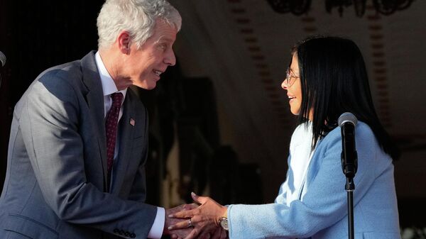 Presidente interina da Venezuela, Delcy Rodríguez, recebe o secretário de Energia dos EUA, Chris Wright, em Caracas. 11 de fevereiro de 2026 - Sputnik Brasil