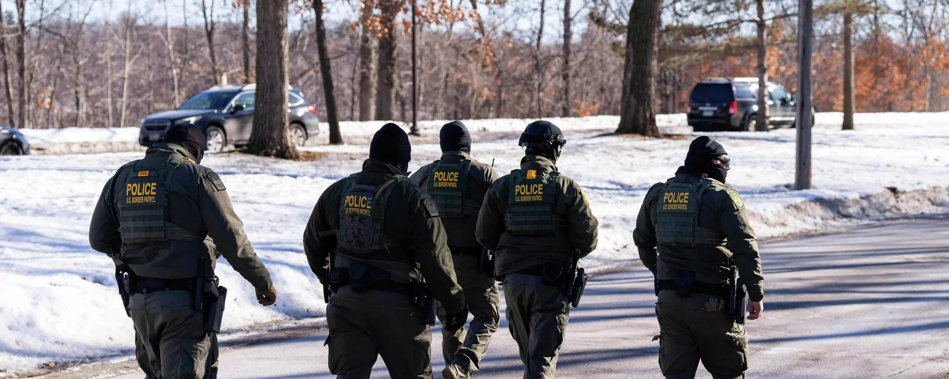 Agentes do ICE durante caminhada em Minneapolis, em janeiro de 2026 - Sputnik Brasil, 1920, 13.02.2026
