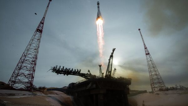 Lançamento do foguete veículo de lançamento Soyuz-2.1b com o satélite de alta resolução para sensoriamento remoto da Terra Resurs-P. - Sputnik Brasil