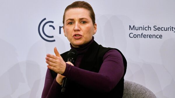 A primeira-ministra da Dinamarca, Mette Frederiksen, discursa durante um painel de discussão na Conferência de Segurança de Munique, na Alemanha. - Sputnik Brasil