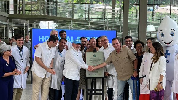 Presidente Lula e o prefeito Eduardo Paes inauguração do novo centro de emergência do Hospital Federal Cardoso Fontes. - Sputnik Brasil