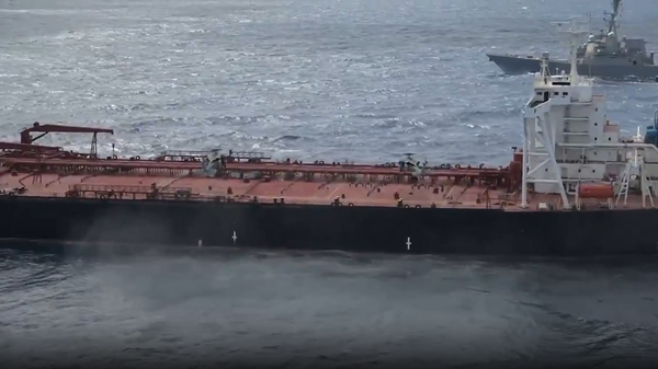 Navio Veronica III, de bandeira panamenha, foi abordado pelo Departamento de Guerra após ser rastreado desde o mar do Caribe. - Sputnik Brasil