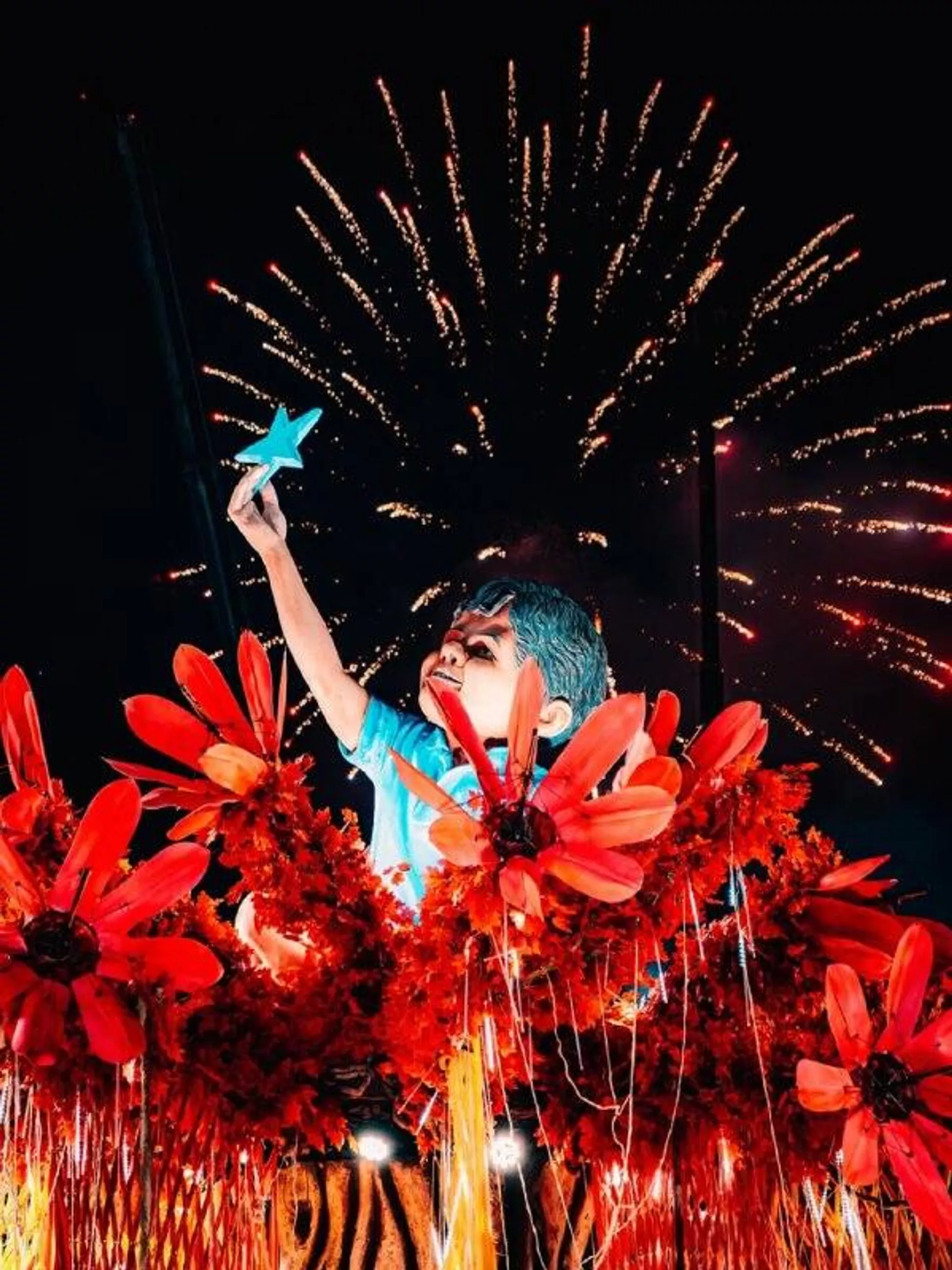 Carro alegórico da Acadêmicos de Niterói em desfile que celebrou a vida e carreira política de Luiz Inácio Lula da Silva - Sputnik Brasil, 1920, 16.02.2026