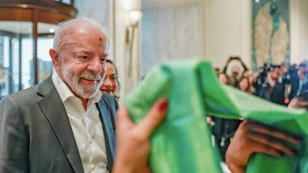 Lula desembarca no Aeroporto Internacional Indira Gandhi, em Nova Déli. Índia, 18 de fevereiro de 2025 - Sputnik Brasil