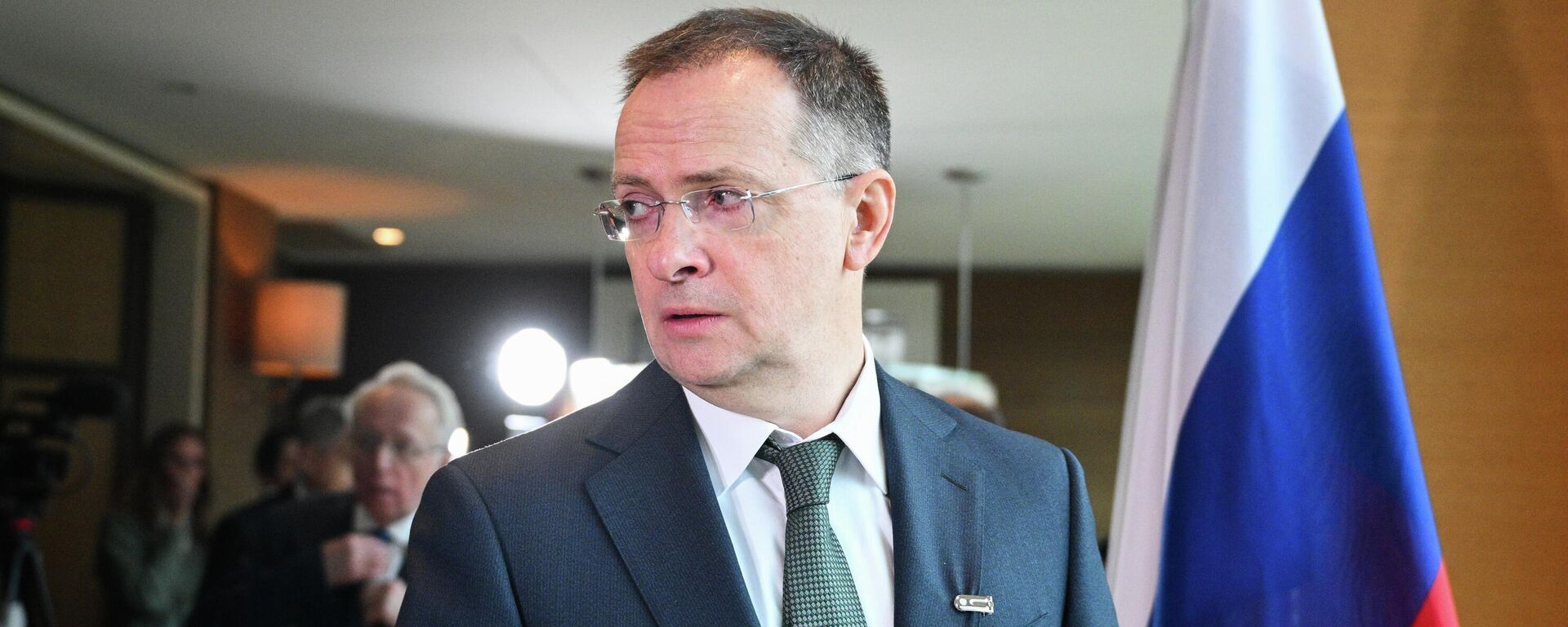 Conversações trilaterais entre a Rússia, os Estados Unidos e a Ucrânia em Genebra - Sputnik Brasil, 1920, 18.02.2026