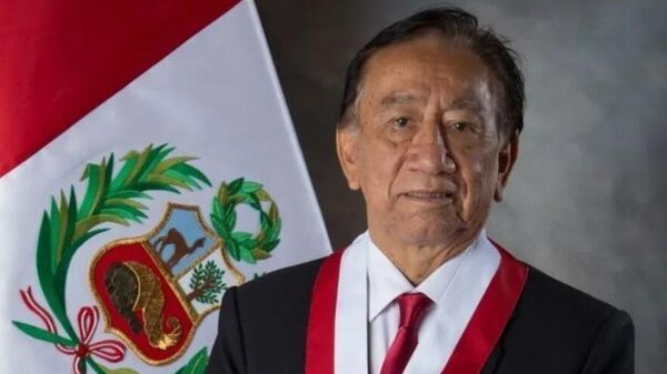 O parlamentar José María Balcázar Zelada, do partido Perú Libre, foi eleito presidente do Congresso do Peru e interino do país. 18 de fevereiro de 2026. - Sputnik Brasil