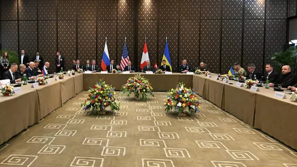 Participantes da reunião trilateral entre as delegações da Rússia, dos EUA e da Ucrânia em Genebra. Participantes da reunião trilateral entre as delegações da Rússia, dos EUA e da Ucrânia em Genebra. - Sputnik Brasil