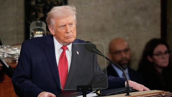 Presidente Donald Trump faz o discurso do Estado da União em sessão conjunta do Congresso em Washington. 24 de fevereiro de 2026 - Sputnik Brasil